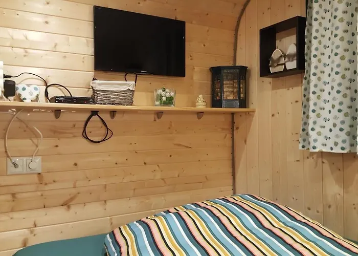 Ma Roulotte Sous Les Chenes- Au Naturel シャレー *